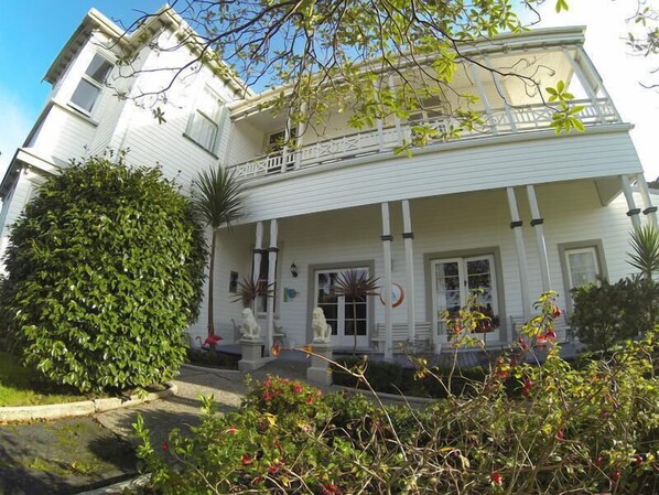 Front of property - TripInn Modern Motels & Affordable Accommodation (Westport)