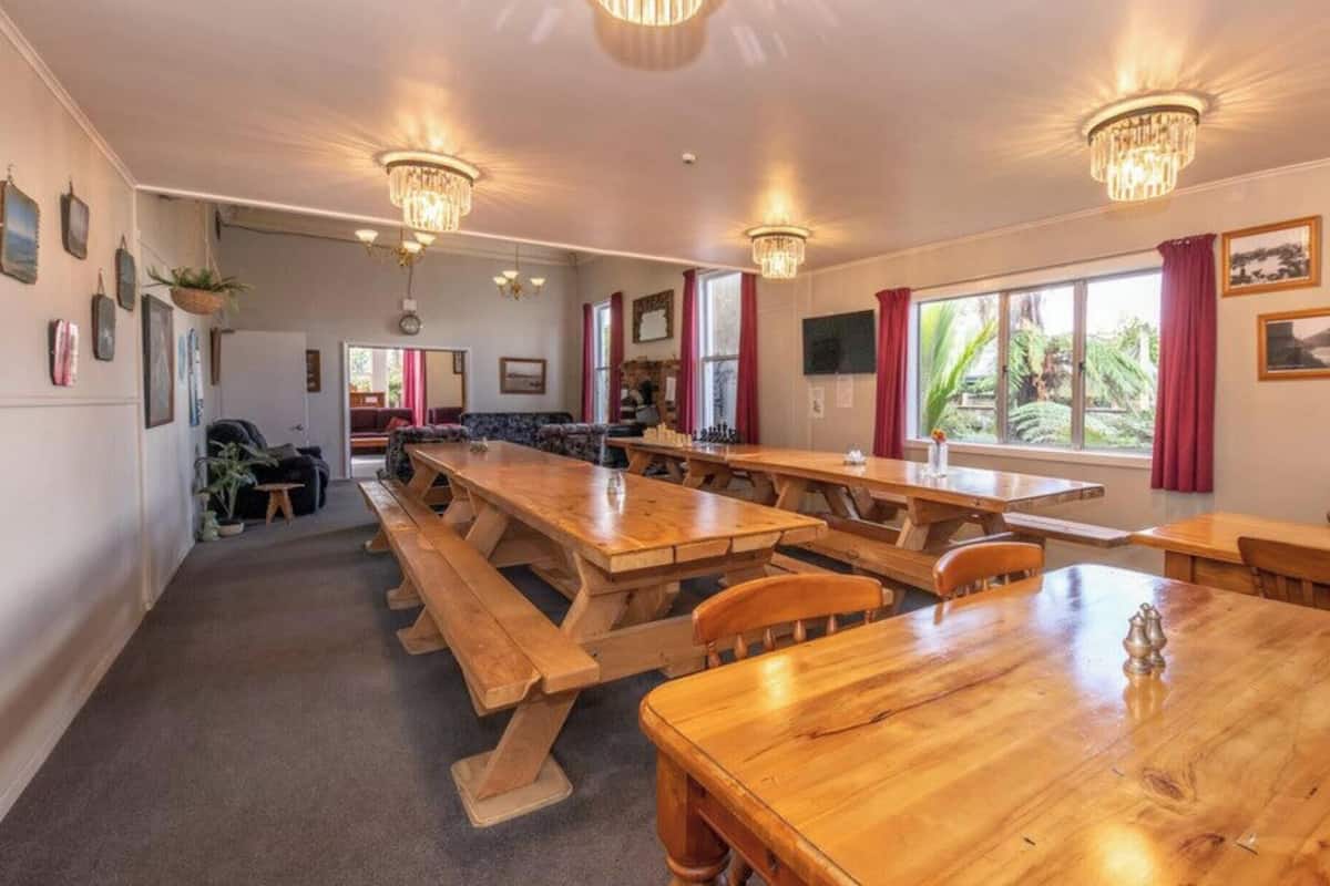 羽绒被、客房内保险箱、免费 WiFi、床单