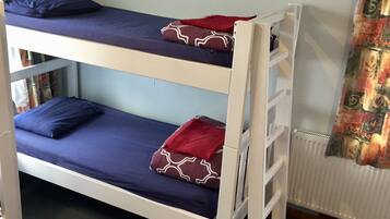 Bed in 8 Bed Mixed Dormitory Room | In-room safe, free WiFi, bed sheets