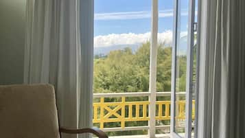 Comfort Double or Twin Room | Down duvets, in-room safe, free WiFi, bed sheets