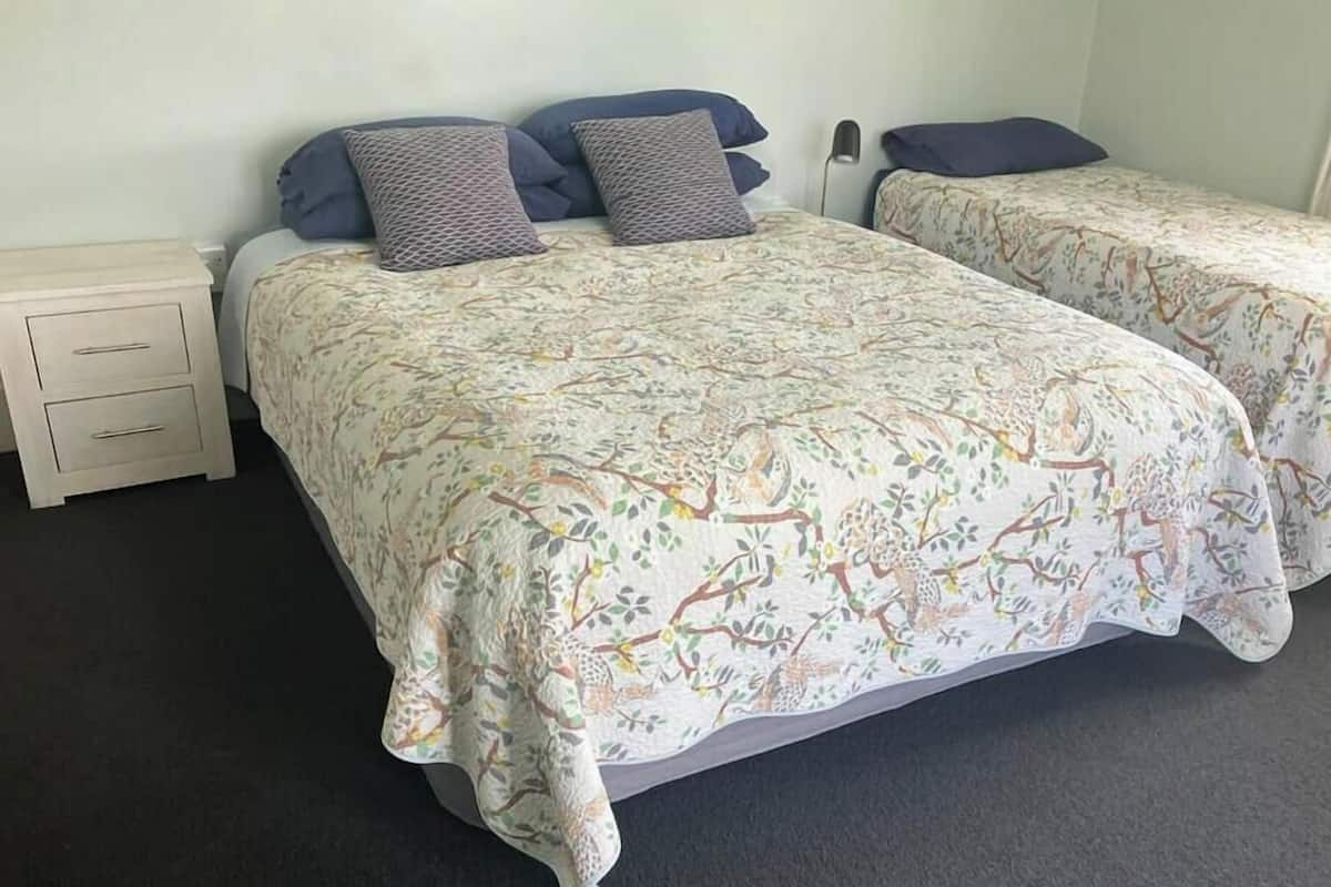 Comfort dubbelrum eller tvåbäddsrum | Duntäcken, värdeförvaringsskåp på rummet, gratis wi-fi och sängkläder