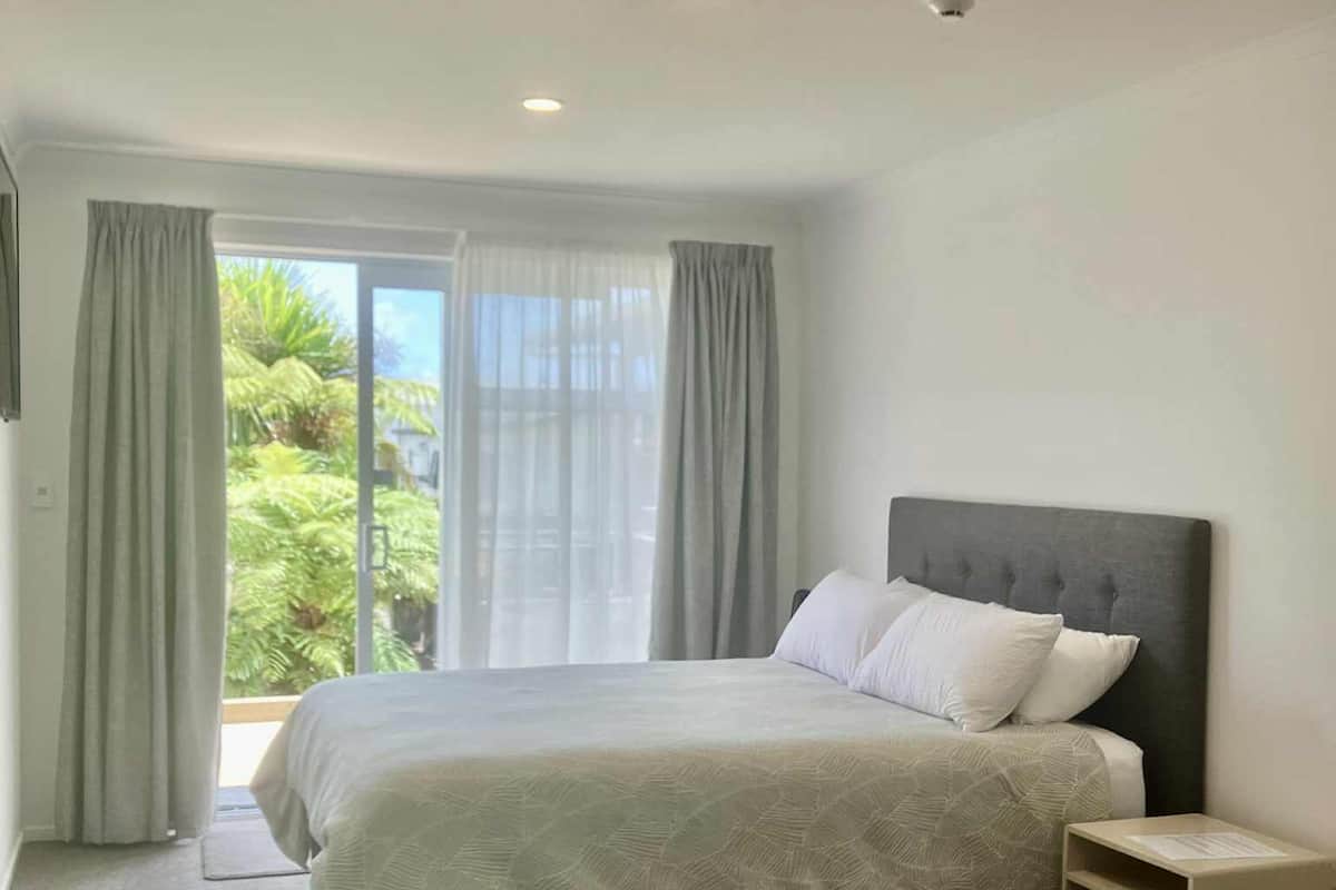 Down duvets, in-room safe, free WiFi, bed sheets