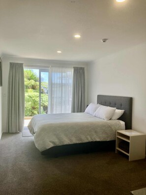 Down comforters, in-room safe, free WiFi, bed sheets