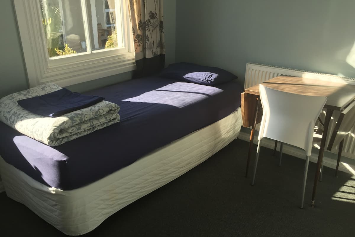 Vierbettzimmer, Gartenblick | Daunenbettdecken, Zimmersafe, kostenloses WLAN, Bettwäsche