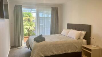 Down duvets, in-room safe, free WiFi, bed sheets