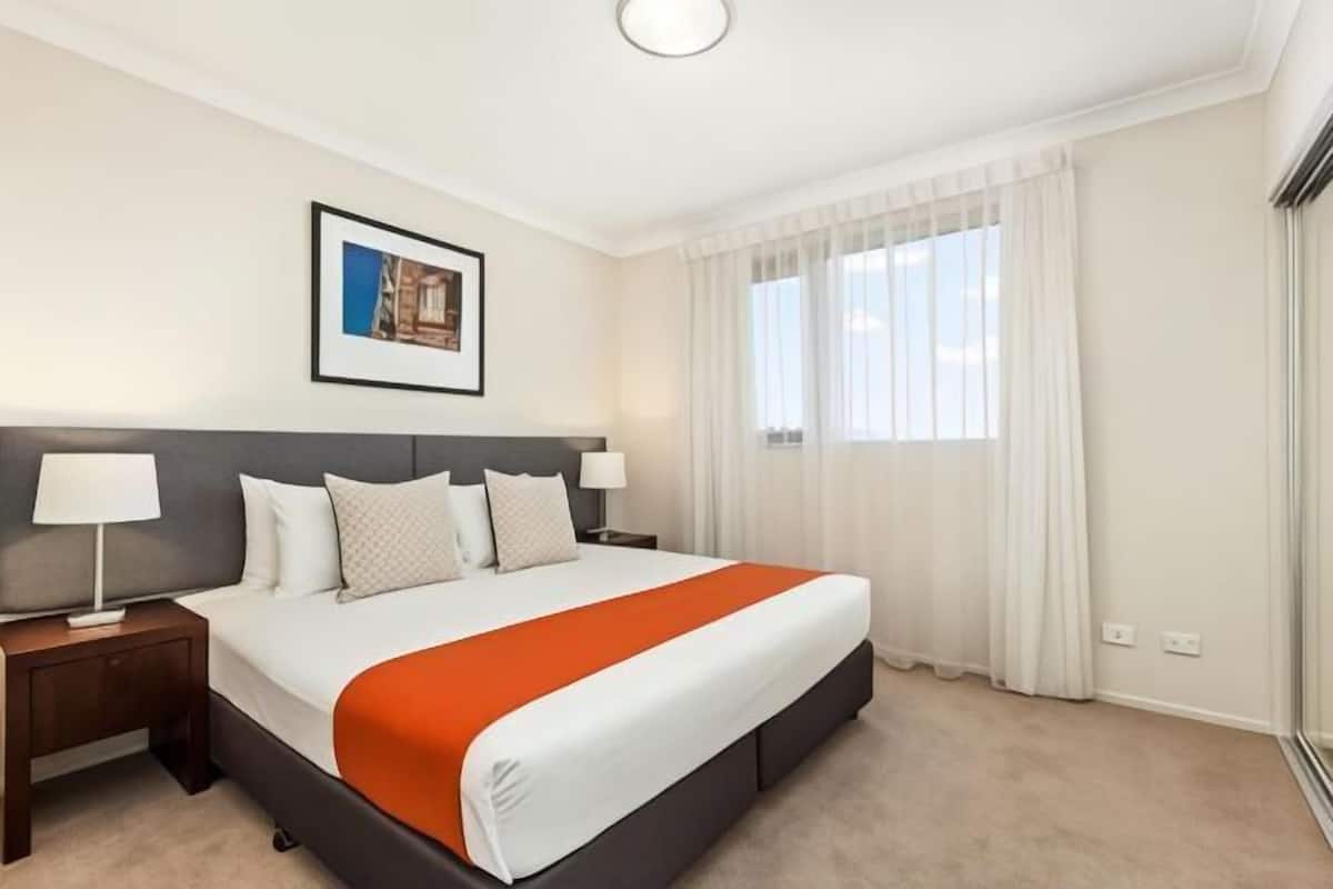 Tallelokero huoneessa, työpöytä