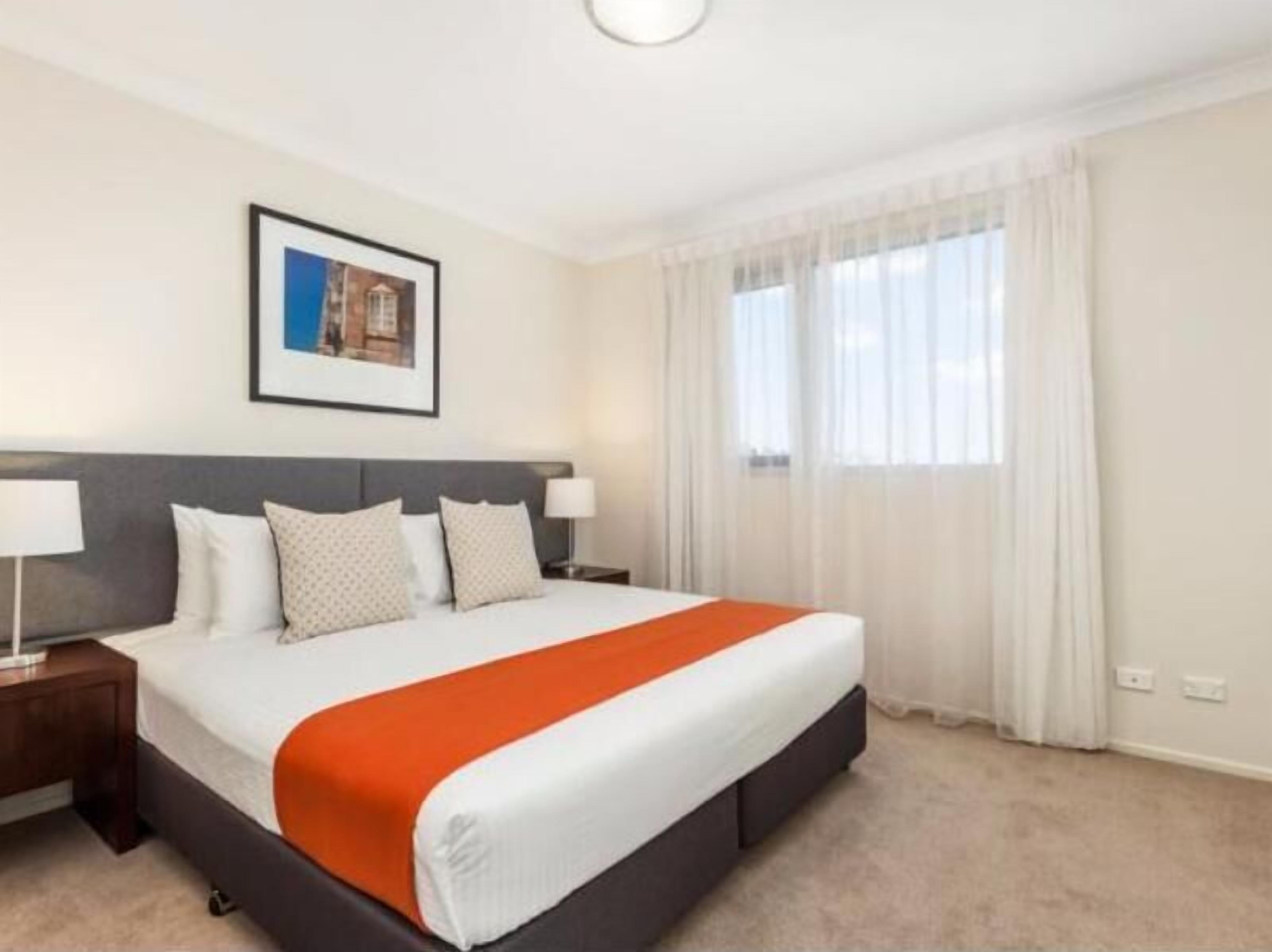 Caja de seguridad en la habitación y escritorio 