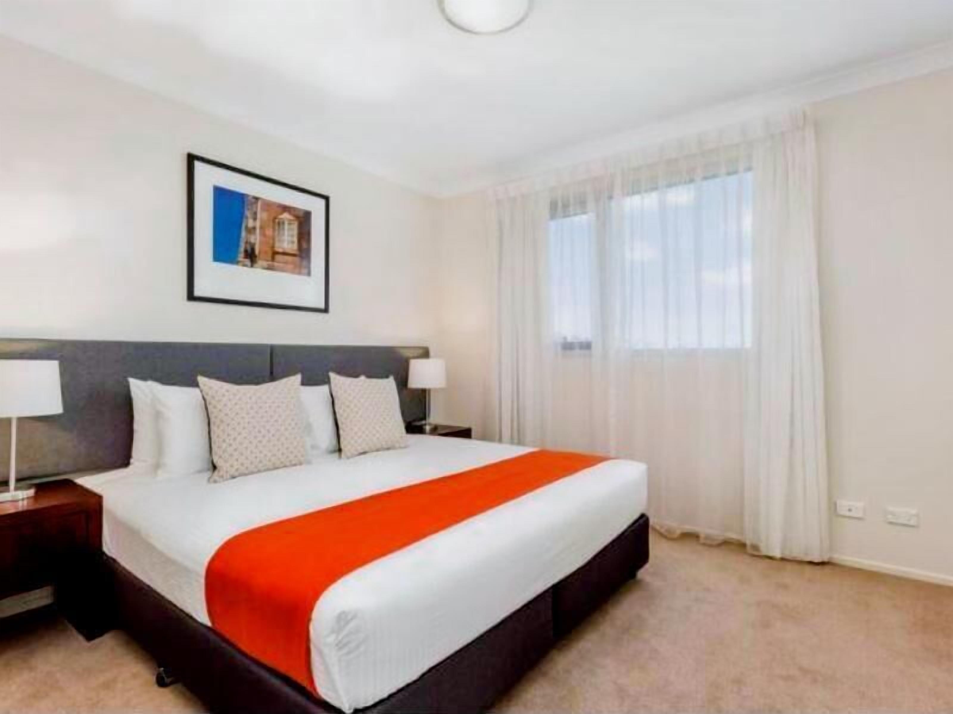 Caja de seguridad en la habitación y escritorio 