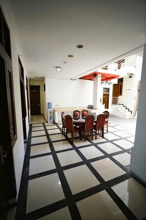 Outdoor dining - Cassadua Hotel (Bandung)