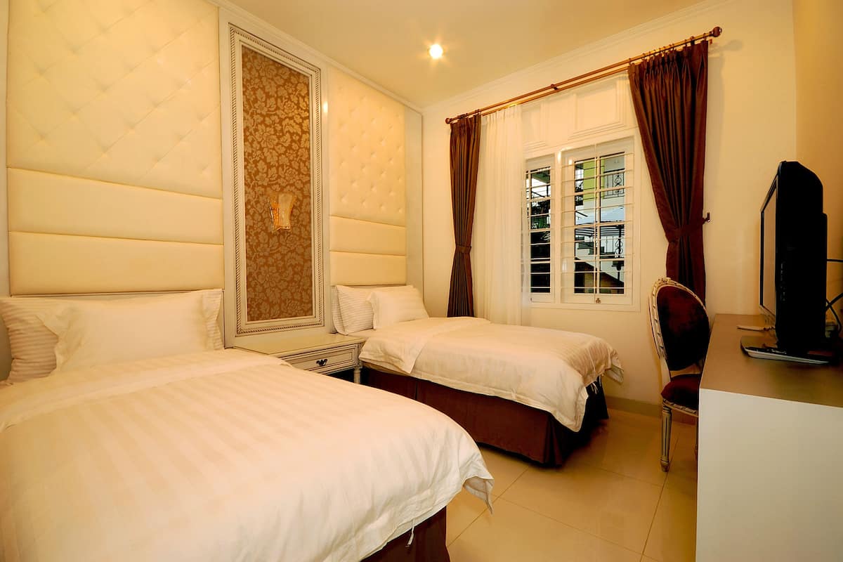 Superior Twin Room | Minibar, desk, free WiFi