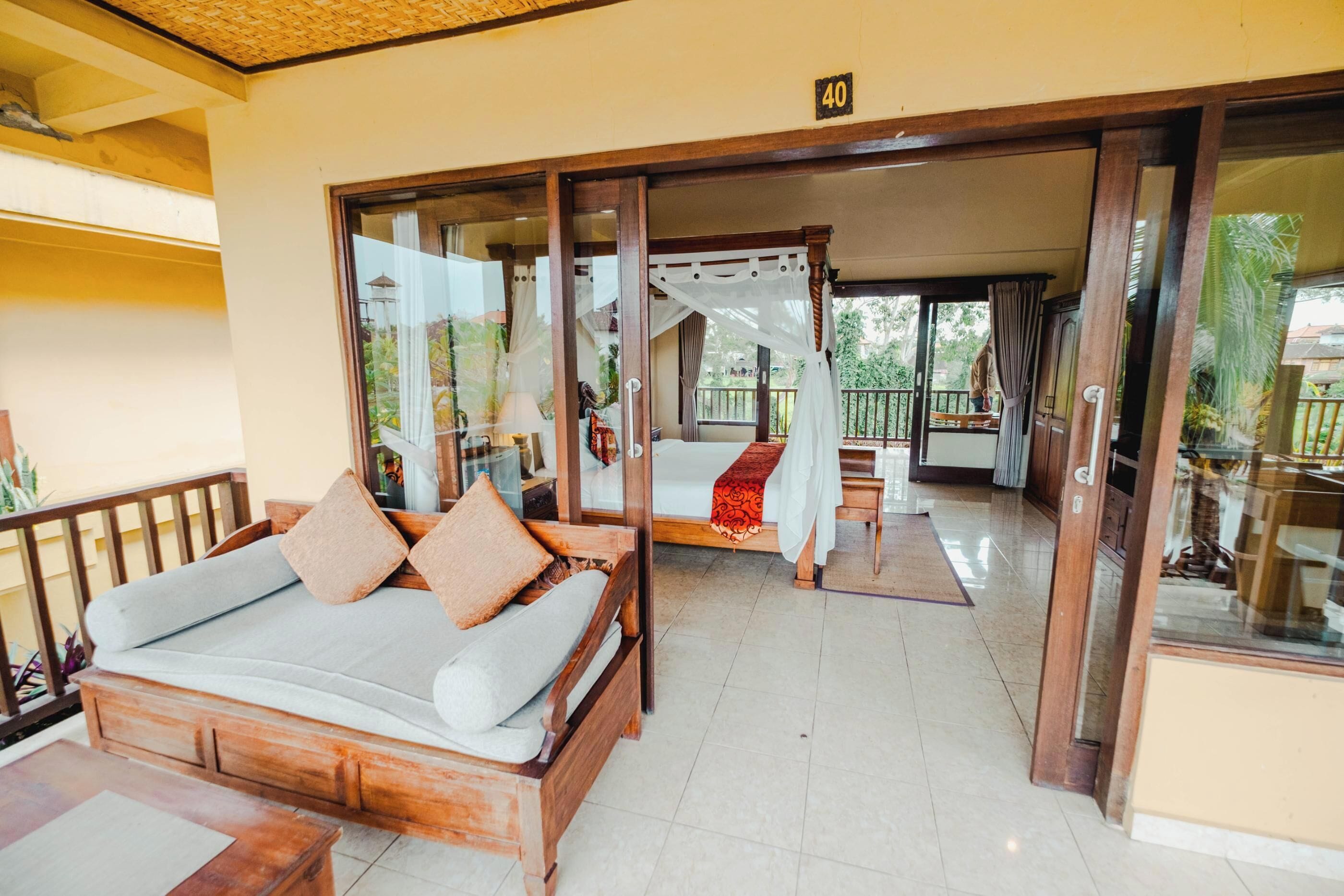 Minibar, in-room safe, desk, iron/ironing board