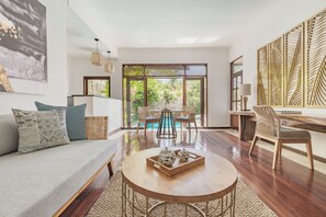 Televisión LCD, reproductor de DVD, juguetes