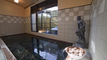 屋内スパ浴槽