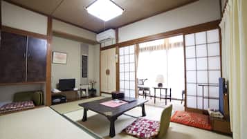 Economy Triple Room with 3 Japanese Futons | In-room safe, blackout drapes, free WiFi