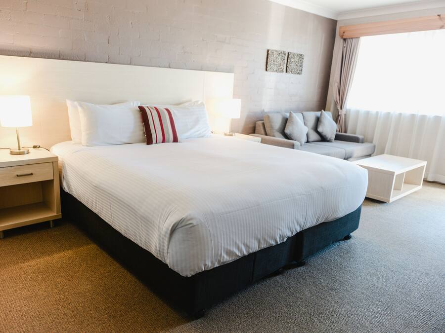 客房內保險箱、書桌、隔音、熨斗/熨衣板