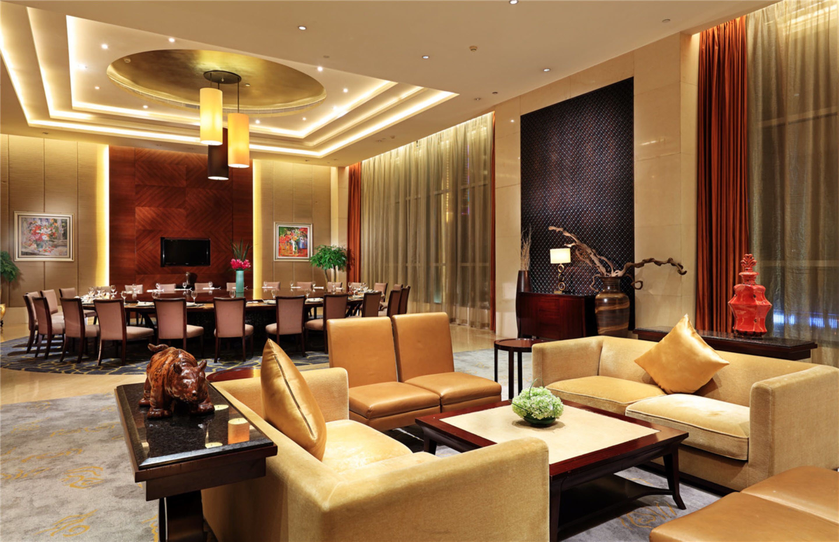 8 restaurants, breakfast, lunch, dinner served; chinese cuisine