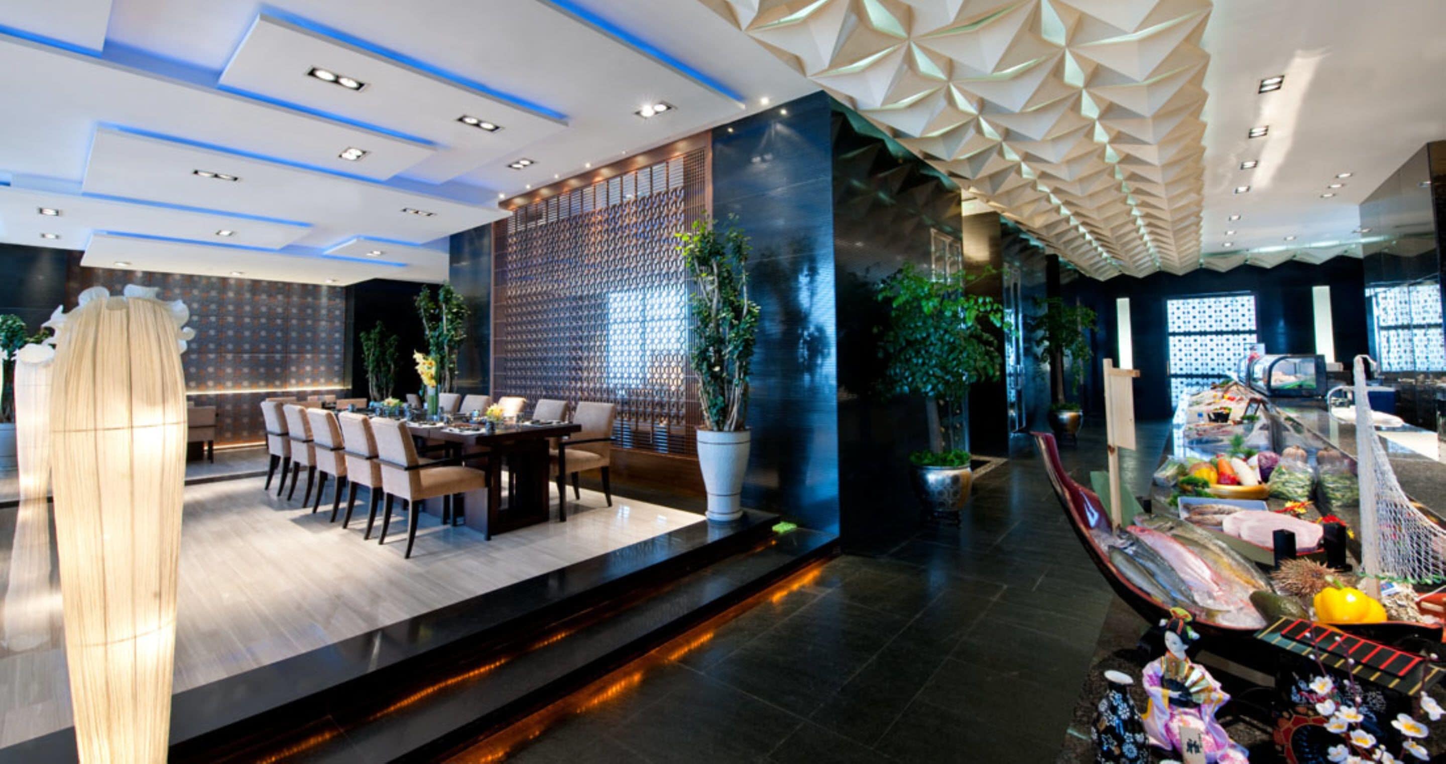 8 restaurants, breakfast, lunch, dinner served; chinese cuisine