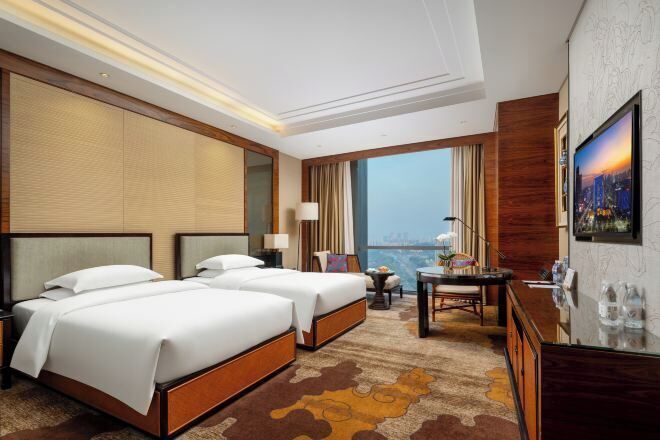 Minibar, caja fuerte, escritorio y sistema de insonorización