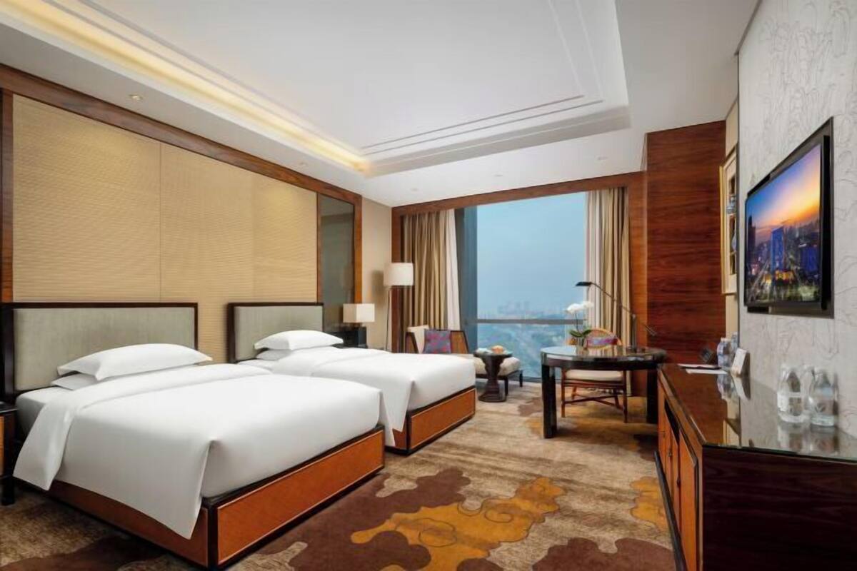 Minibar, caja fuerte, escritorio y sistema de insonorización