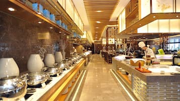 每日付費供應吃到飽早餐