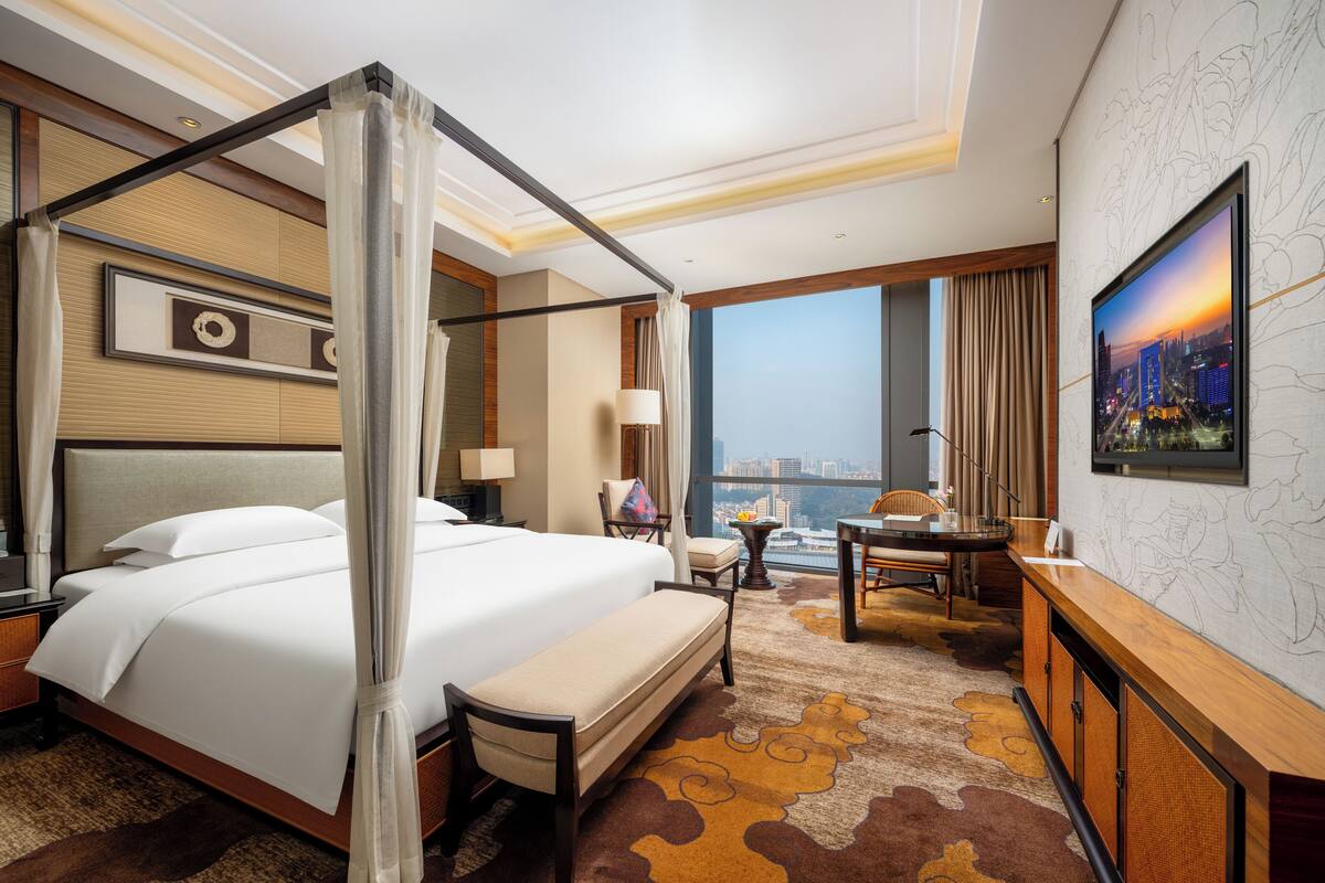 Phòng Suite Business | Minibar, két bảo mật tại phòng, bàn, phòng cách âm 