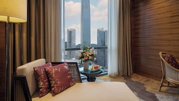 Kamar Double Bisnis | Minibar, brankas, meja kerja, dan kedap suara