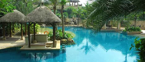 Piscine intérieure, piscine extérieure