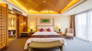 Suíte luxo, 1 cama King | 1 quarto, edredons de pluma, frigobar, cofres nos quartos