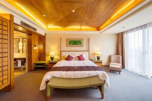Deluxe Suite, 1 King Bed | 1 bedroom, down duvets, minibar, in-room safe - Richwood Garden Hotel (Dongguan)
