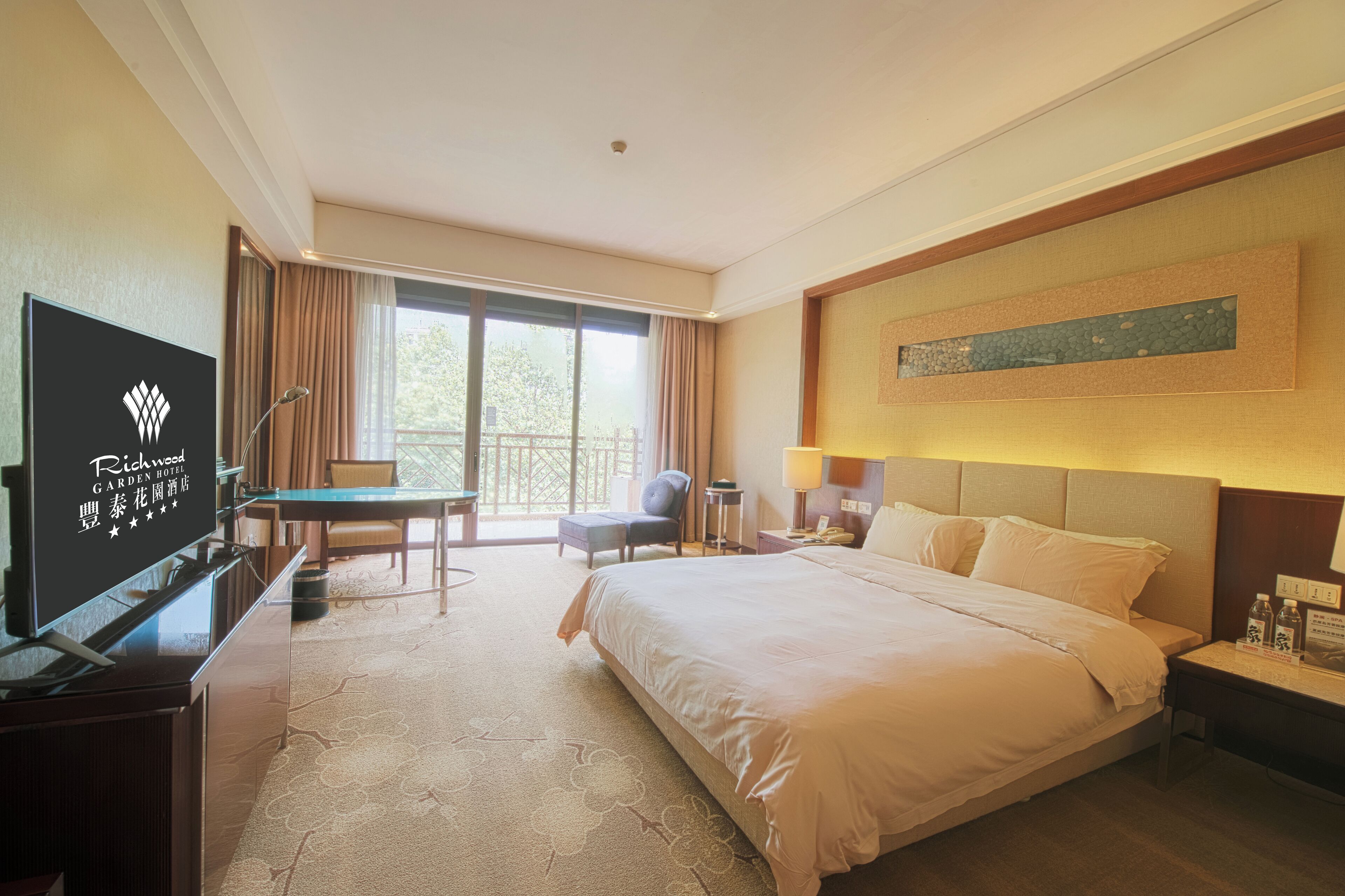 スーペリア ルーム キングベッド 1 台 | 1 室のベッドルーム、羽毛の掛け布団、ミニバー、セーフティボックス (室内)