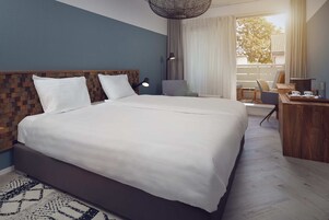 Caja de seguridad en la habitación y escritorio 