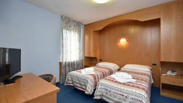 Double Room | In-room safe, desk, free cots/infant beds, free WiFi