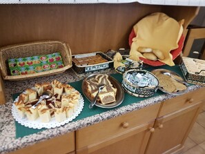 Free daily buffet breakfast - Hotel Villa Agomer (Canazei)