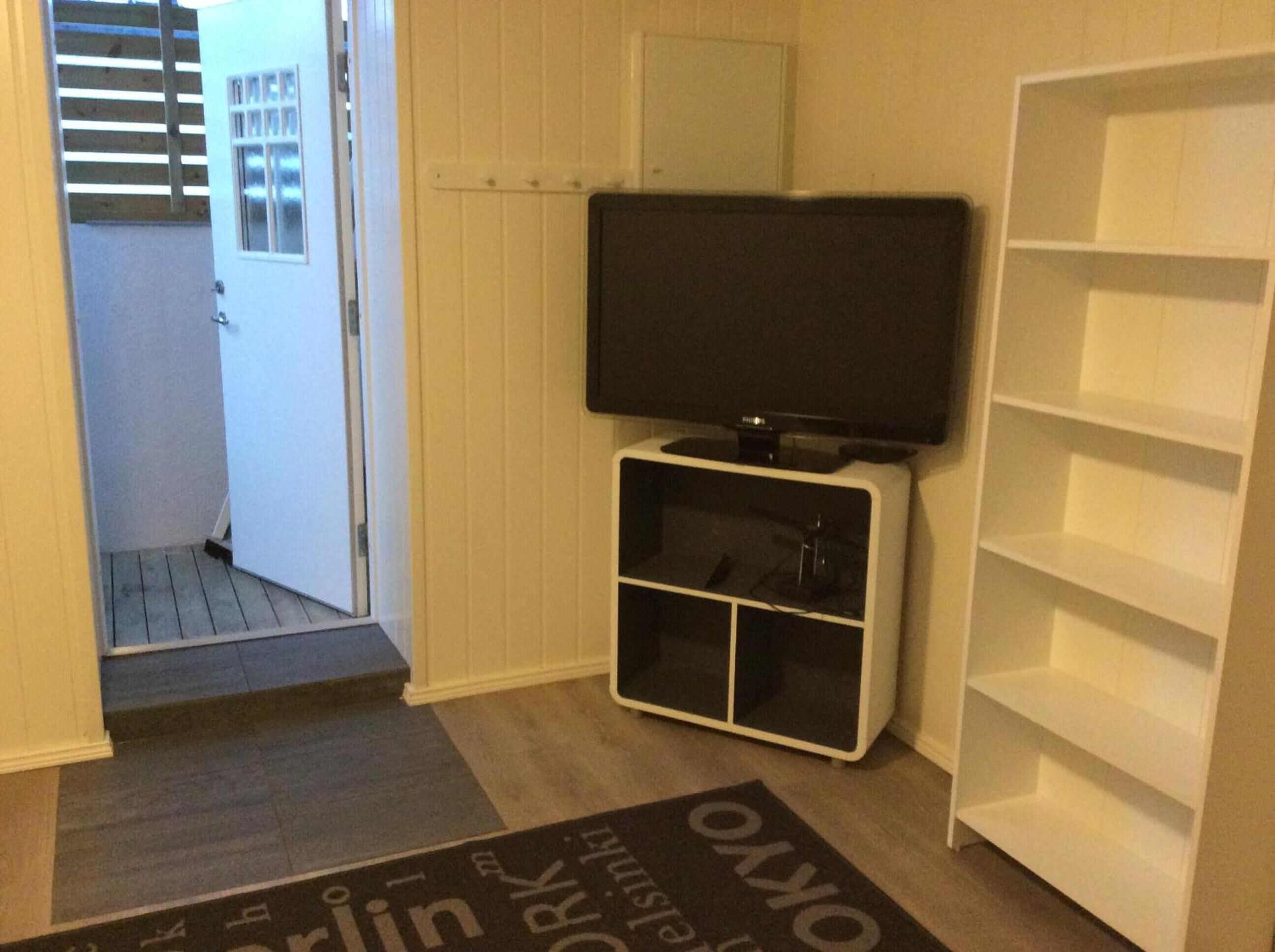 32-inch TV with cable channels