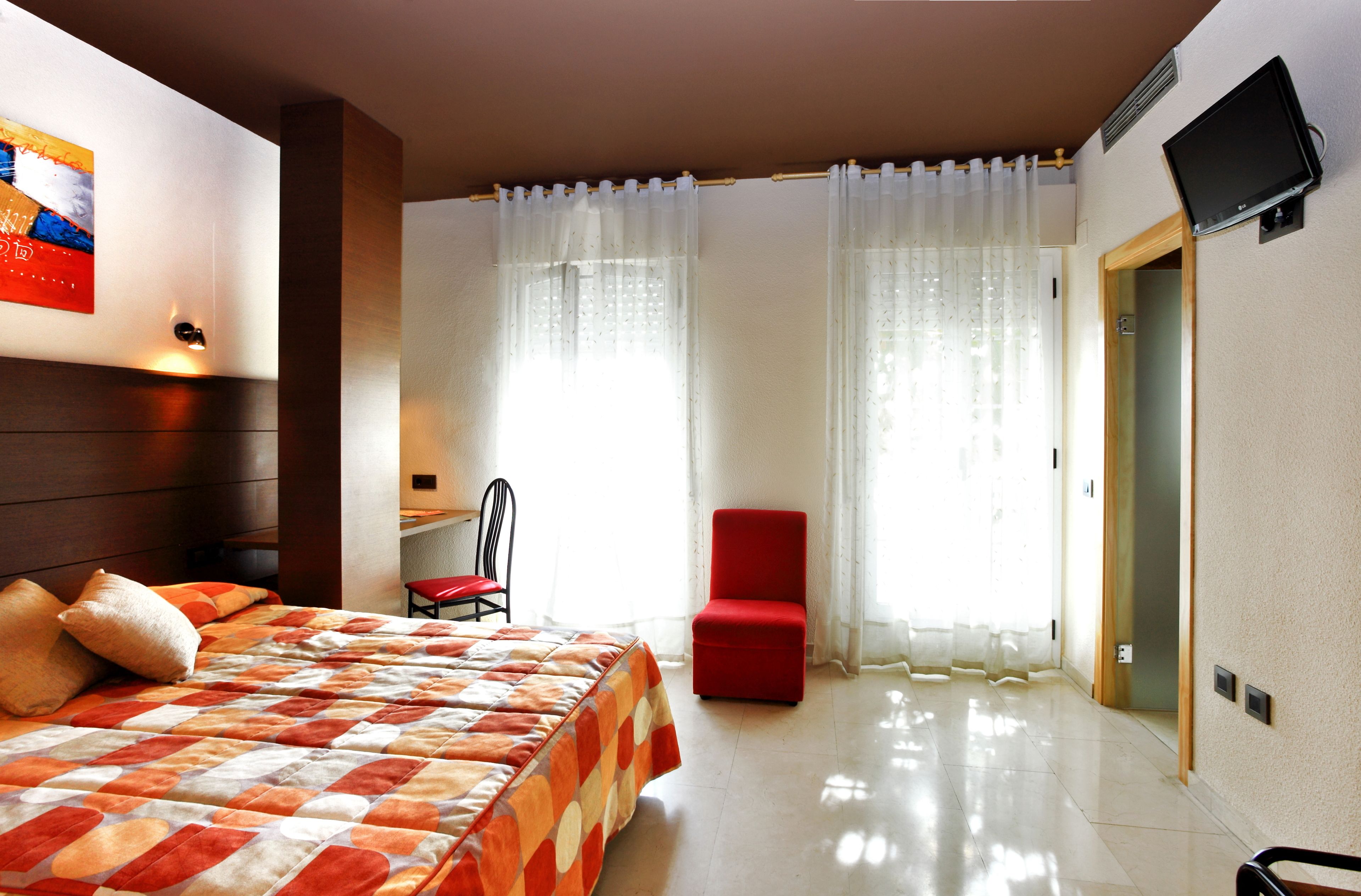 double room | desk, free wifi, bed sheets, wheelchair access