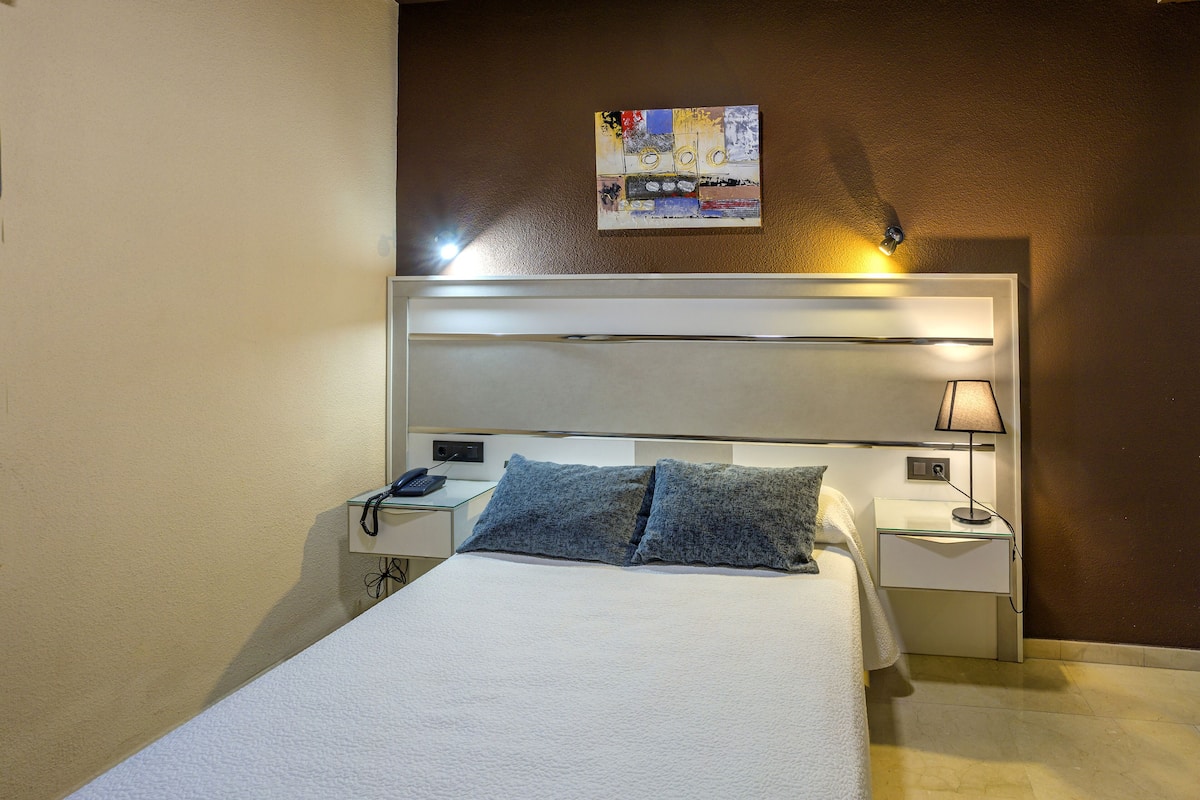 double room single use | desk, free wifi, bed sheets, wheelchair access