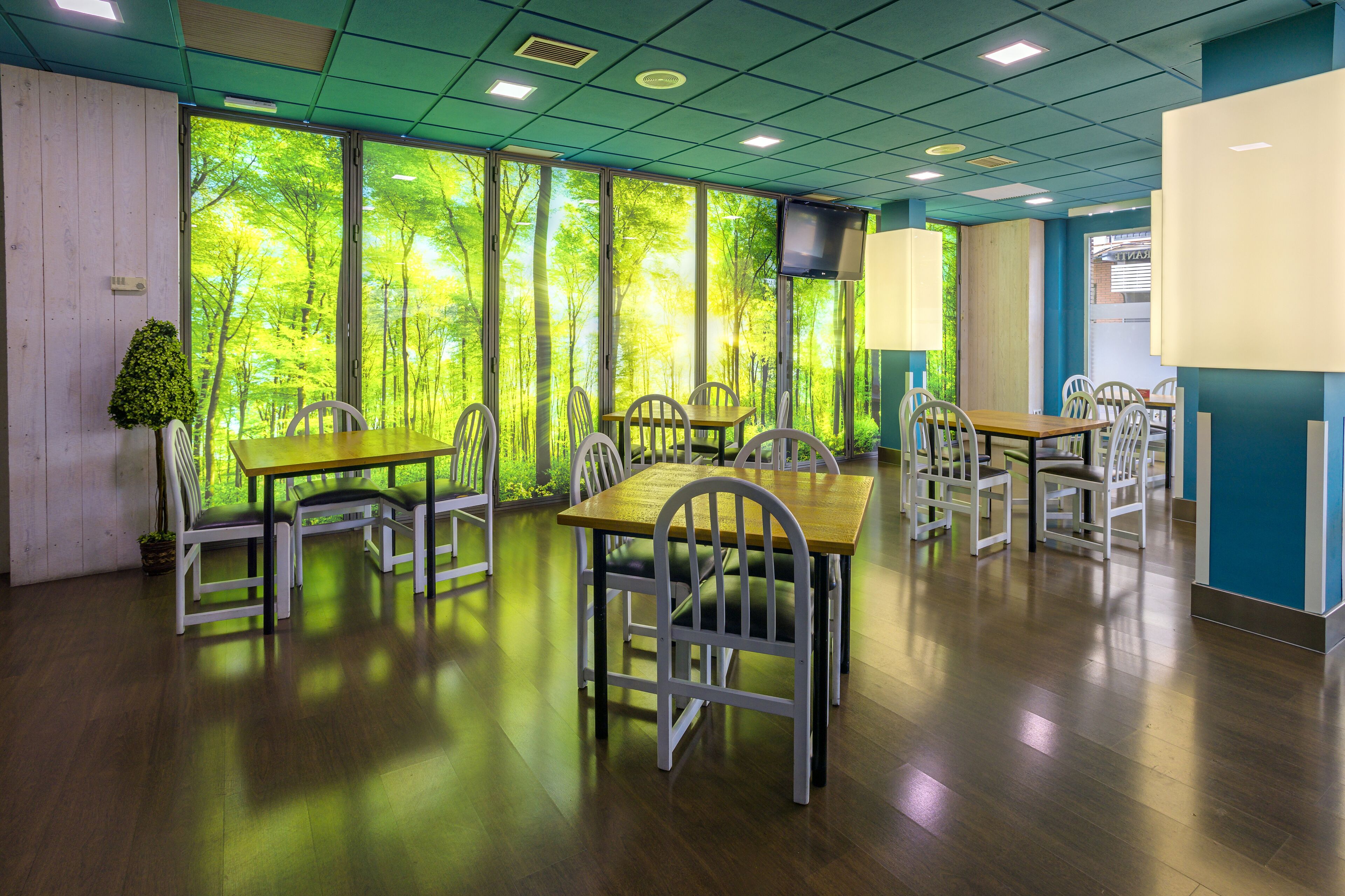 Breakfast, lunch, dinner served; Mediterranean cuisine 