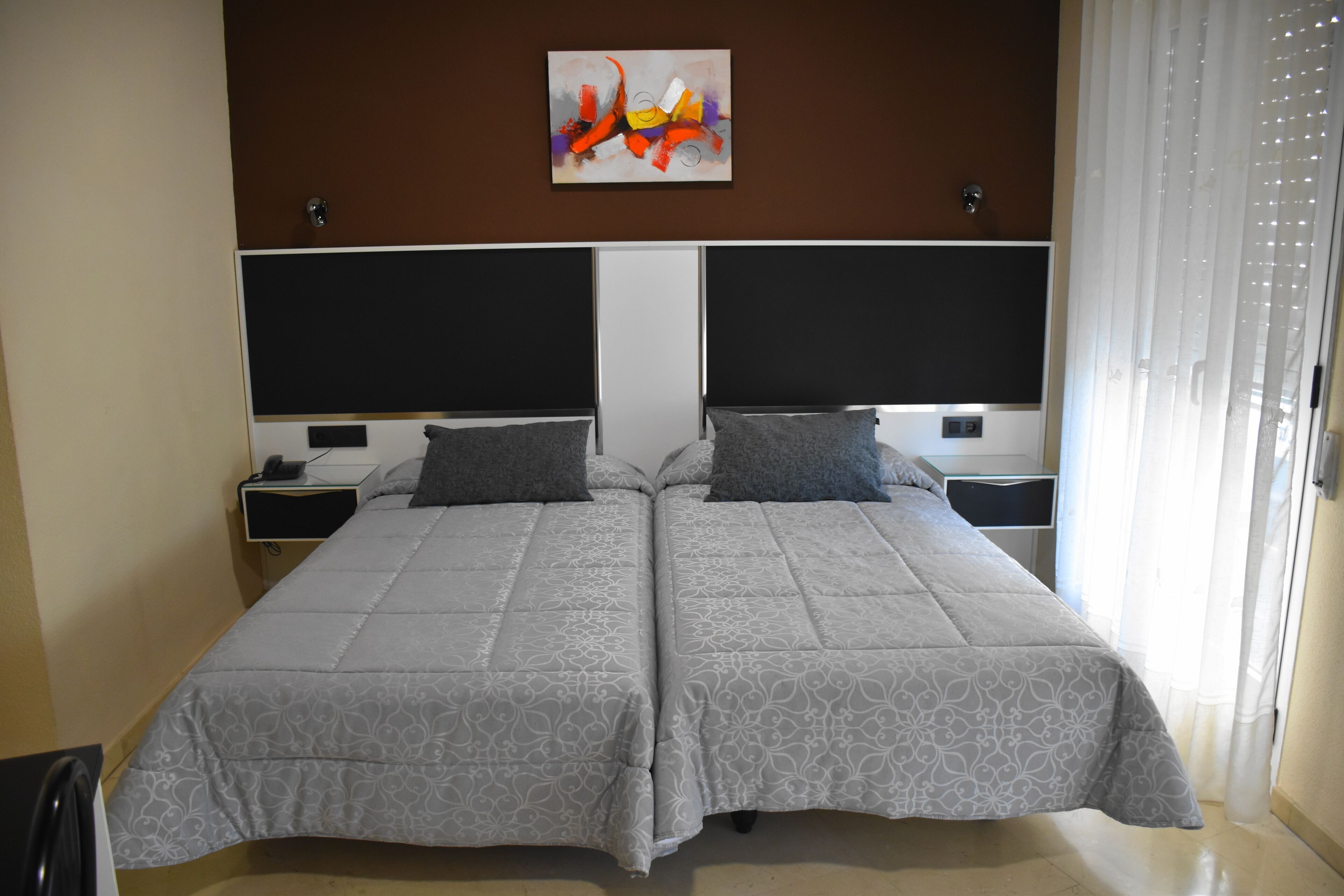 双人房 | 办公桌、免费 WiFi、床单、轮椅无障碍