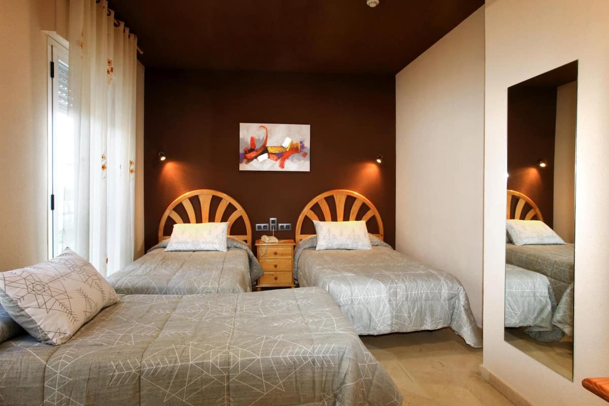 desk, free wifi, bed sheets, wheelchair access