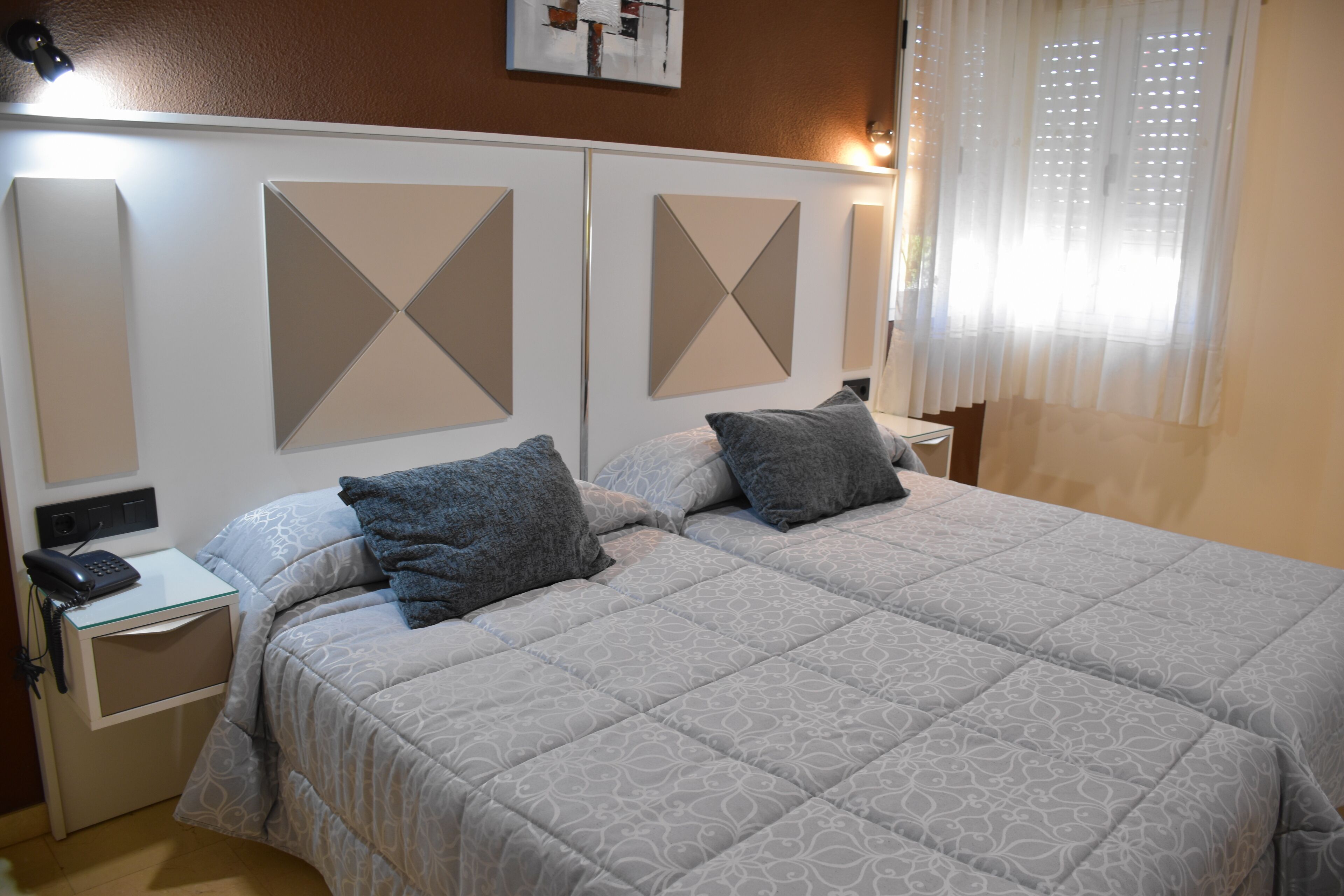 double room | desk, free wifi, bed sheets, wheelchair access