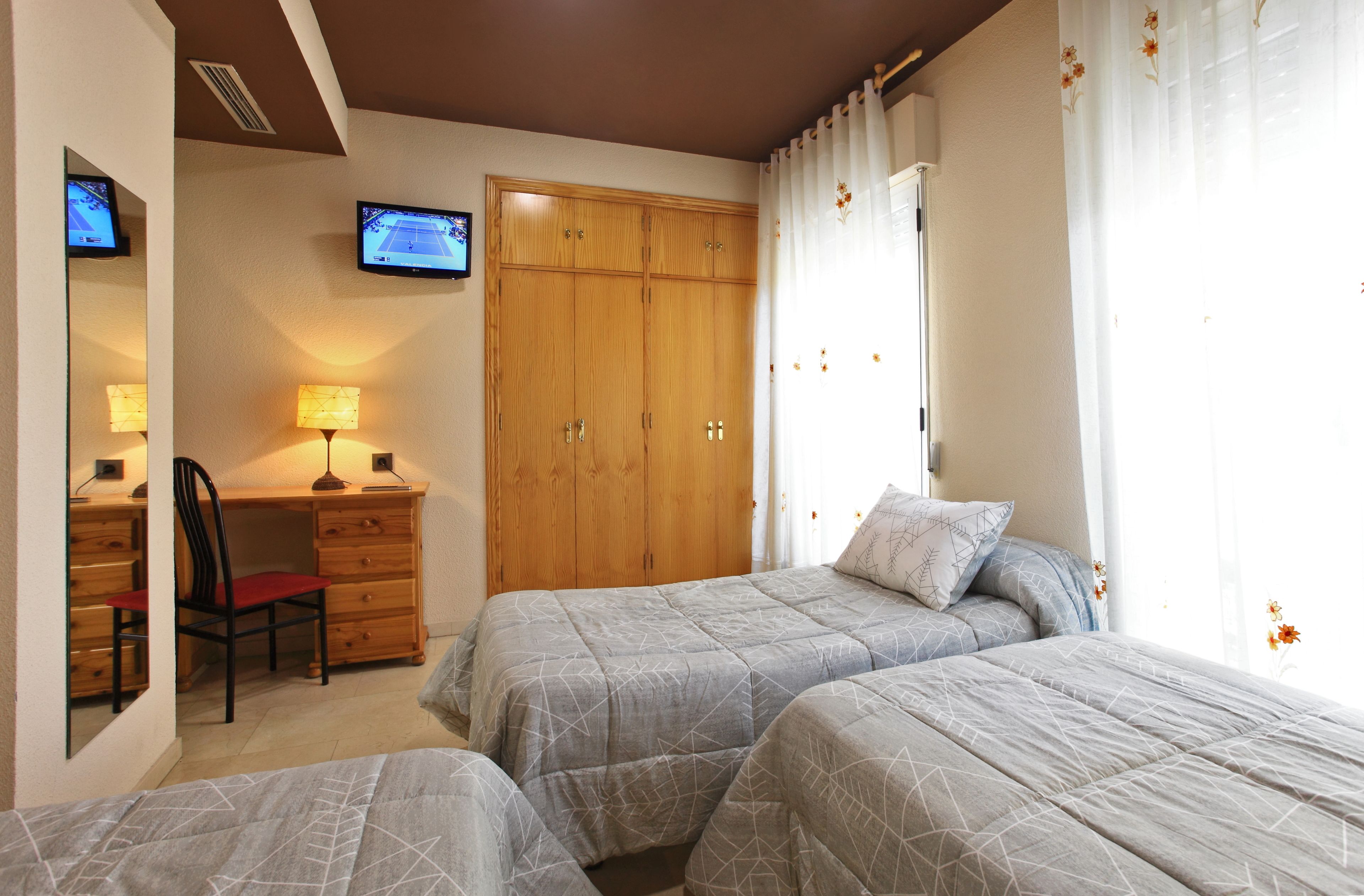 triple room | desk, free wifi, bed sheets, wheelchair access