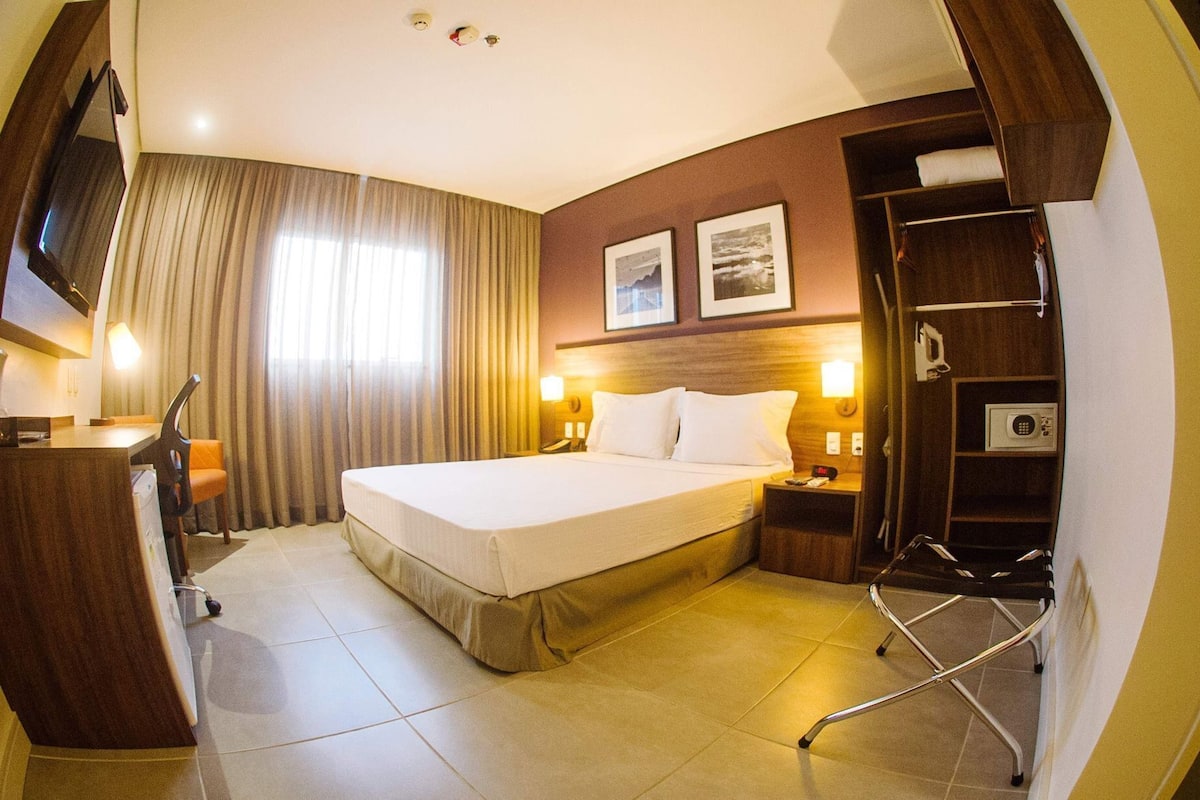 Minibar, in-room safe, desk, laptop workspace