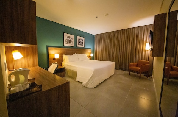 Room, 1 King Bed, Non Smoking (Leisure) | 1 bedroom, minibar, in-room safe, desk
