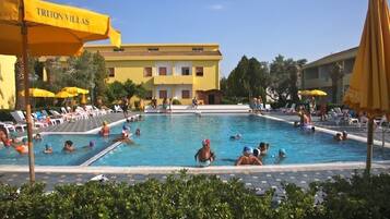 Seasonal outdoor pool