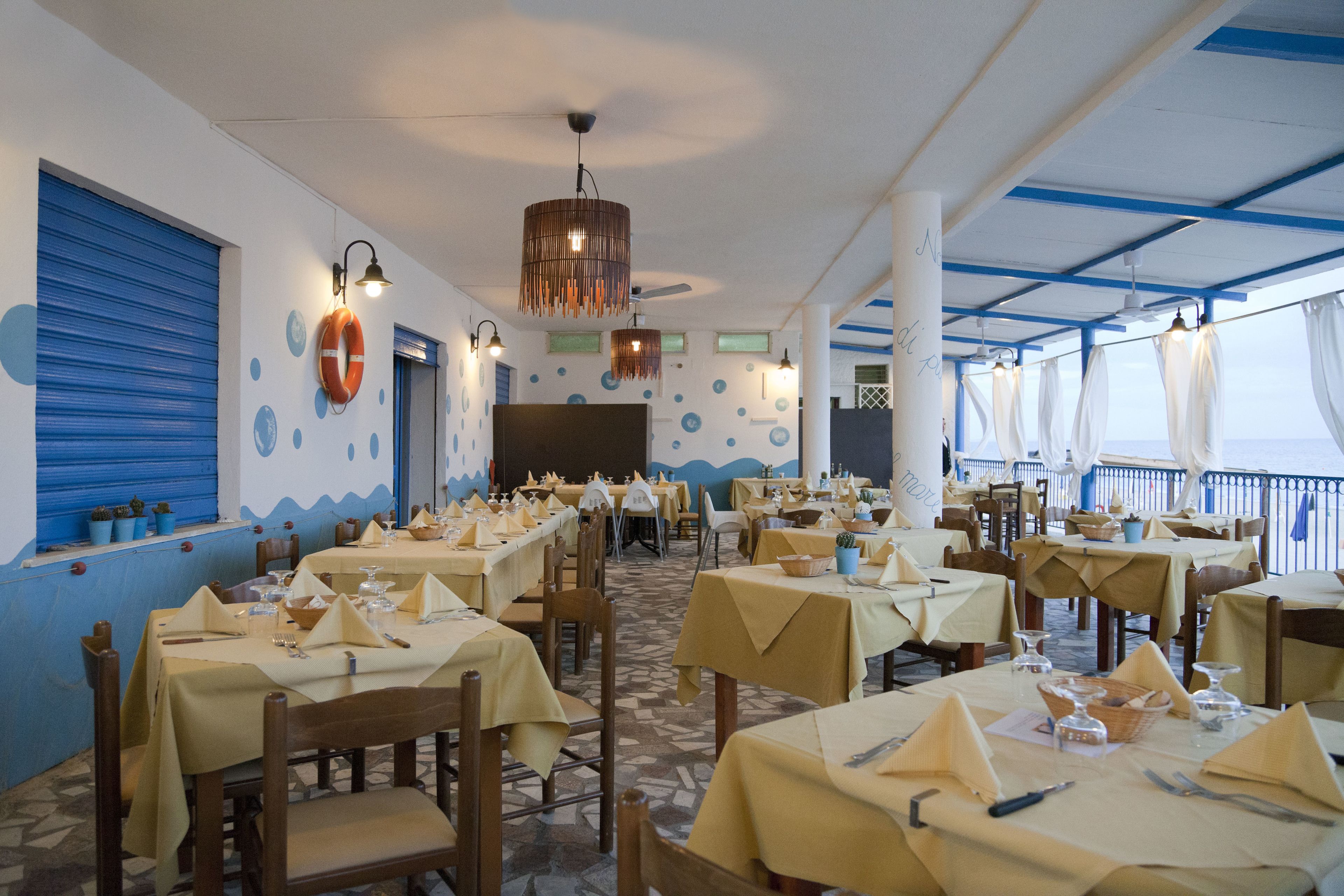 2 restaurants, spécialités Cuisine méditerranéenne