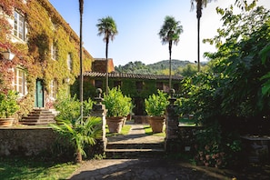 Eenvoudige tweepersoonskamer | Woonruimte | Boeken