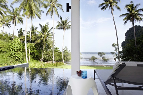 Outdoor pool, an infinity pool, sun loungers