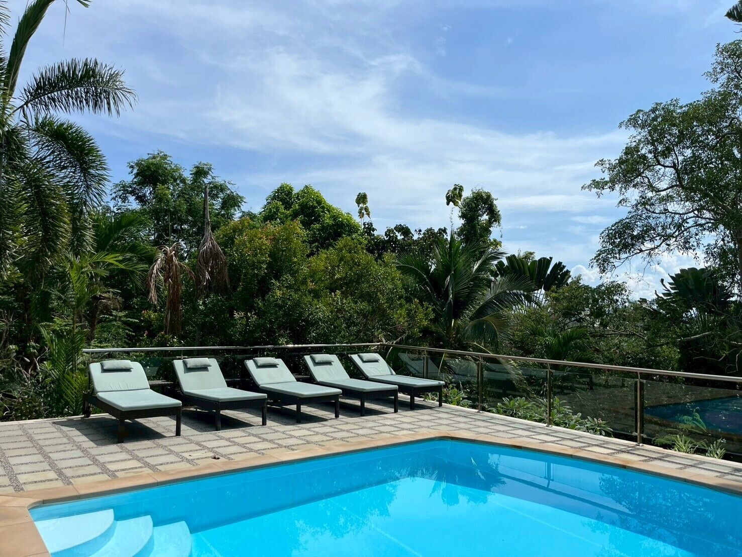 屋外プール、サンラウンジャー