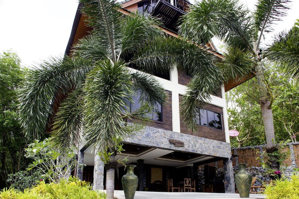 Thara Bayview Villa