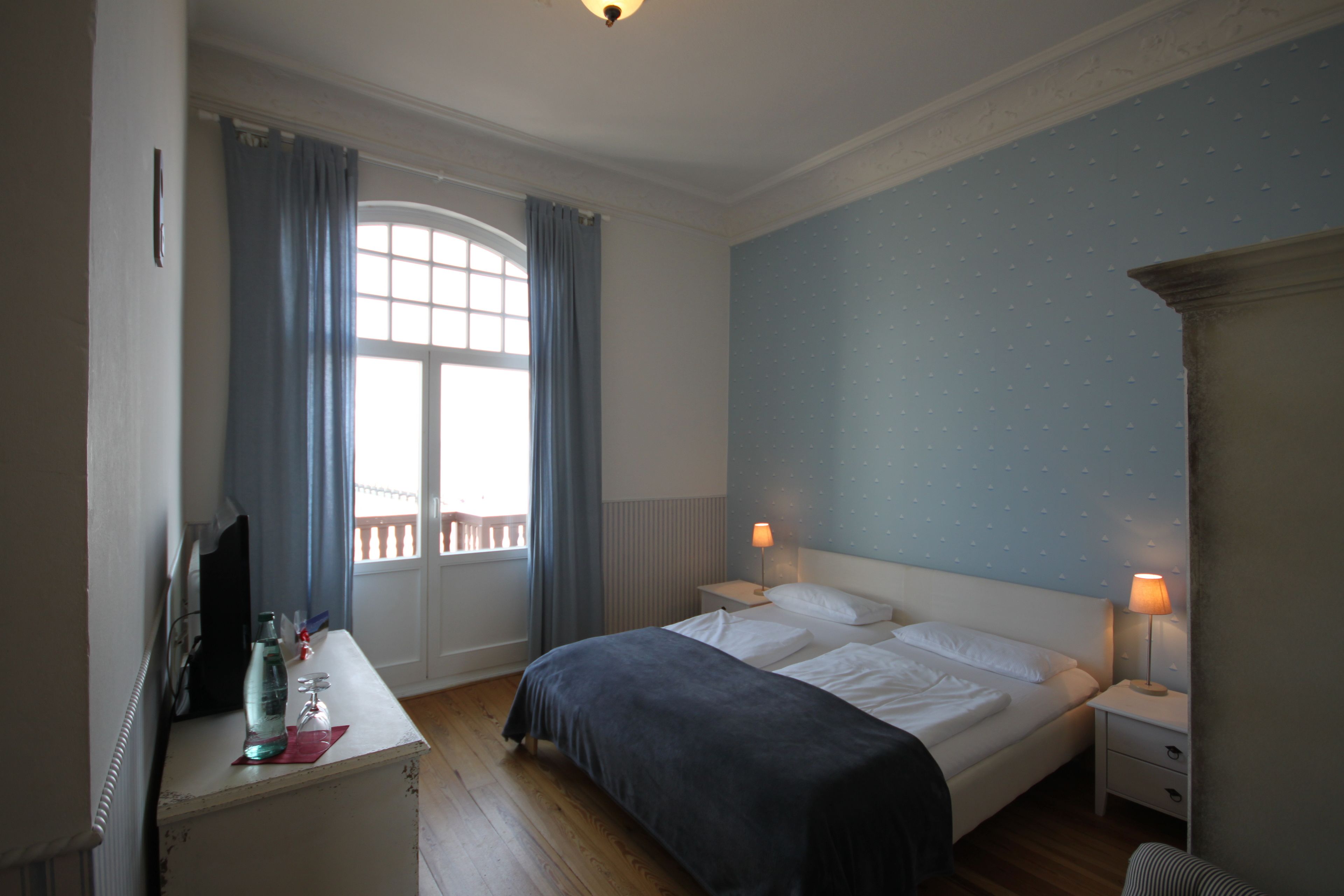comfort double room, sea view, oceanfront | 1 bedroom, cots/infant beds, rollaway beds, free wifi